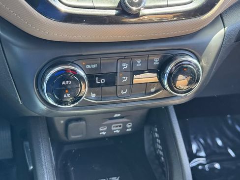 Certified 2021 Chevrolet TrailBlazer ACTIV w/ Technology Package FWD image 19
