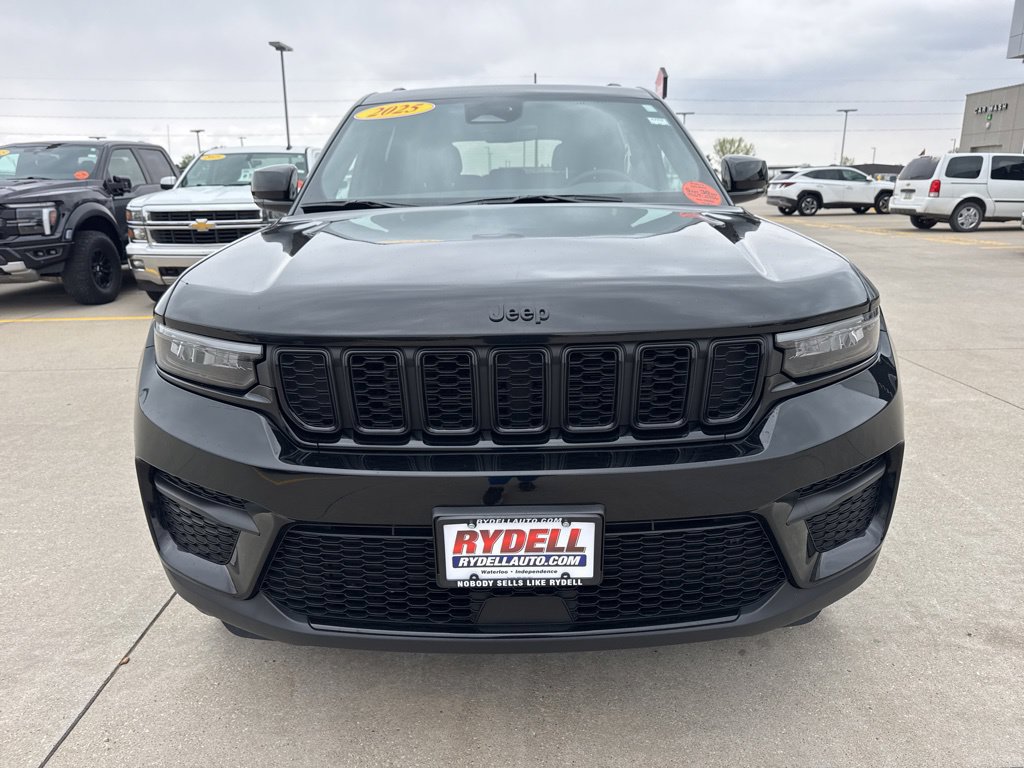 Used 2025 Jeep Grand Cherokee Altitude AWD/4WD image 25