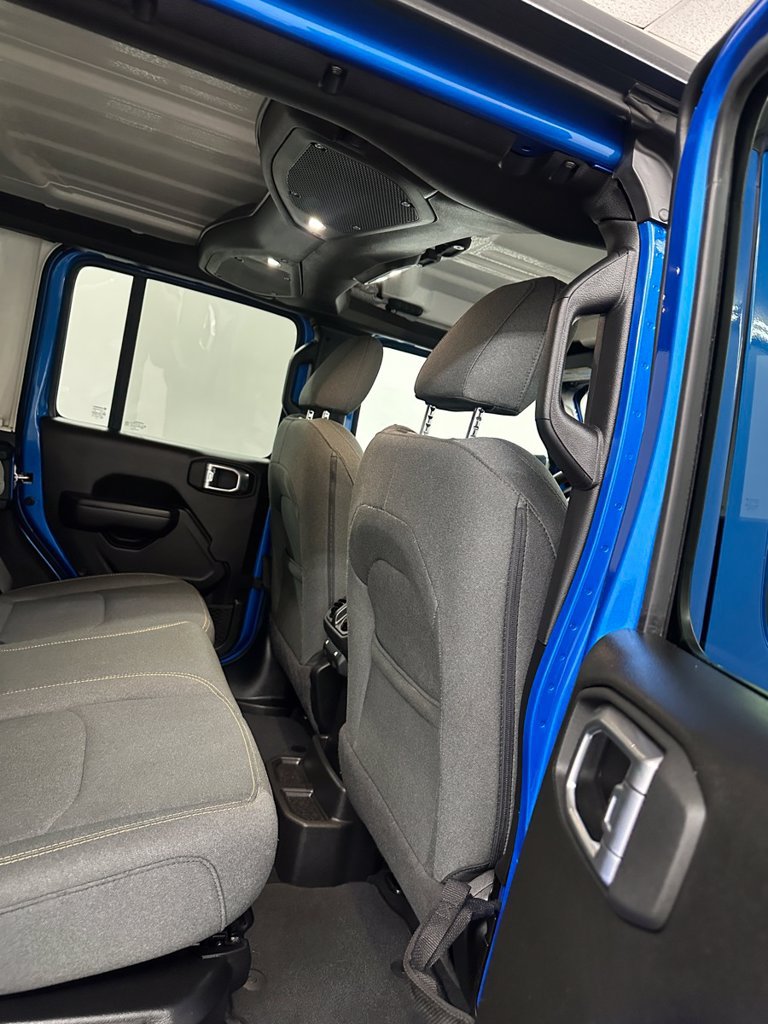 Used 2024 Jeep Wrangler Unlimited w/ Convenience Group AWD/4WD image 32