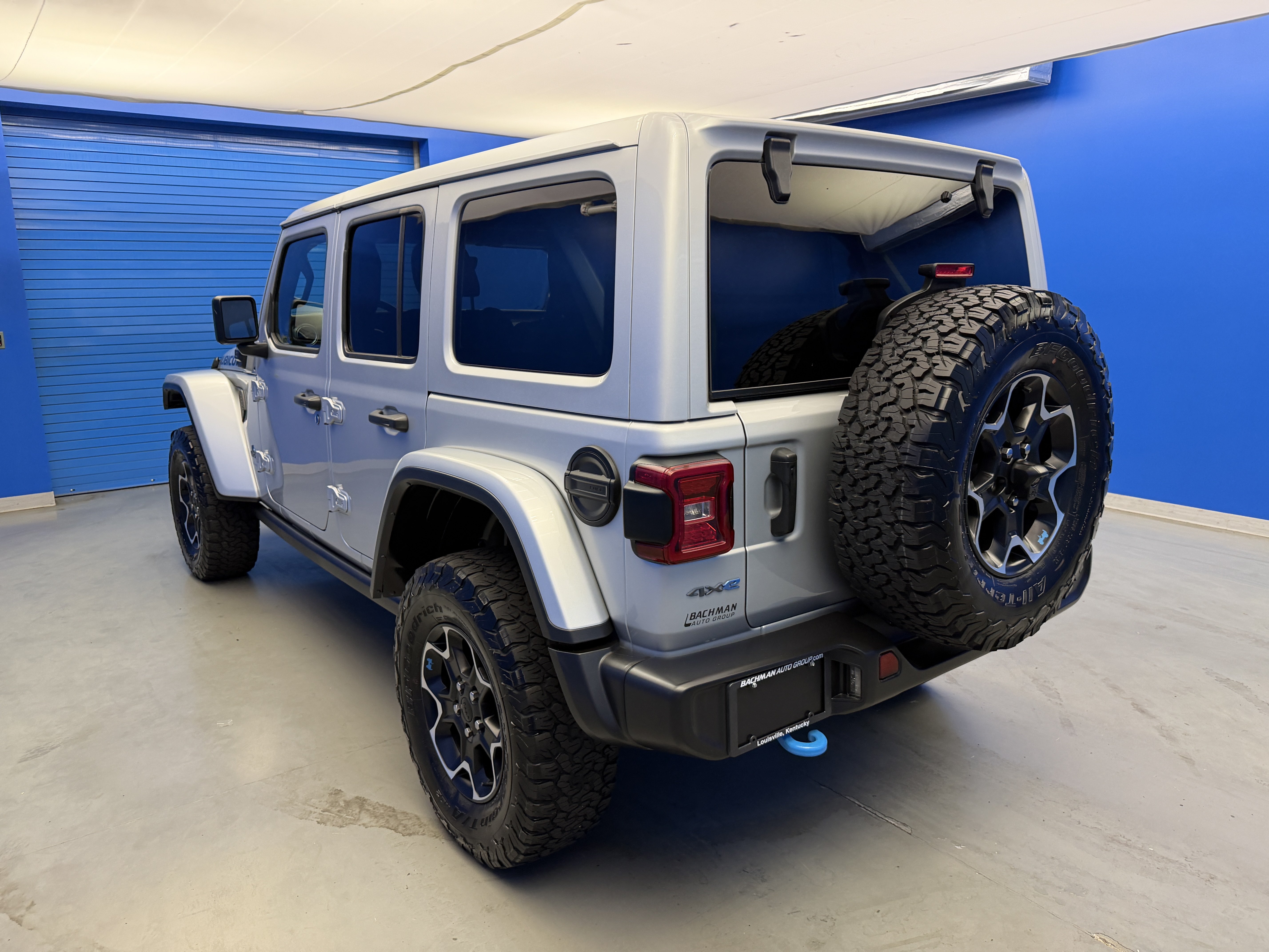 Used 2023 Jeep Wrangler Unlimited Rubicon 4xe w/ Cold Weather Group AWD/4WD image 5
