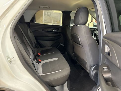 Used 2025 Chevrolet TrailBlazer LT FWD image 24