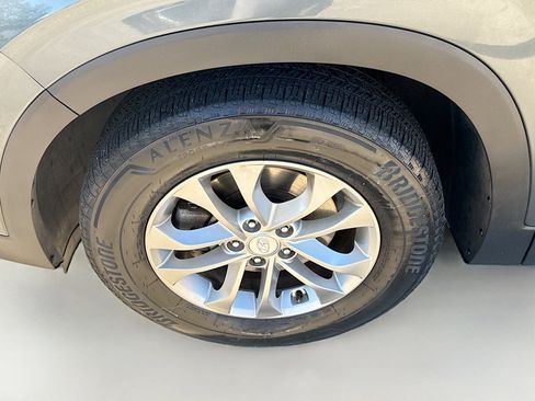 Used 2020 Hyundai Santa Fe SE image 33