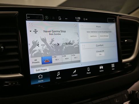 Used 2024 Chrysler Pacifica Touring-L image 18