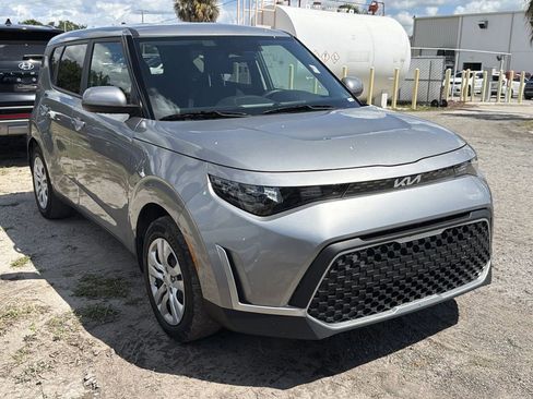 Used 2023 Kia Soul LX FWD image 1