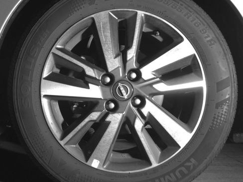 Used 2025 Nissan Versa SV FWD image 12