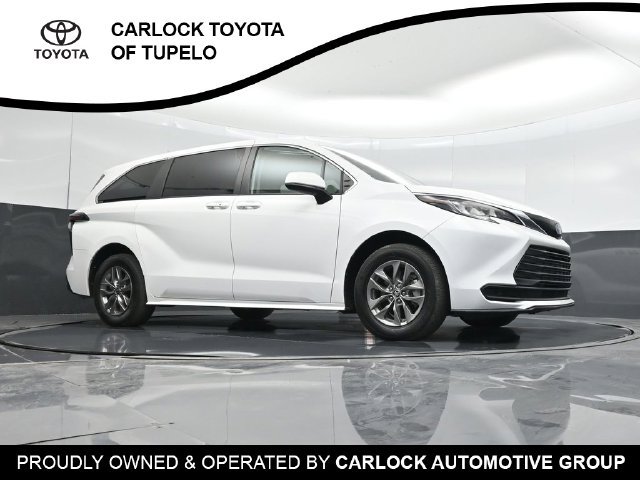 Used 2023 Toyota Sienna LE FWD image 57