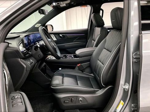 Used 2025 Buick Enclave Avenir w/ Super Cruise Package image 23