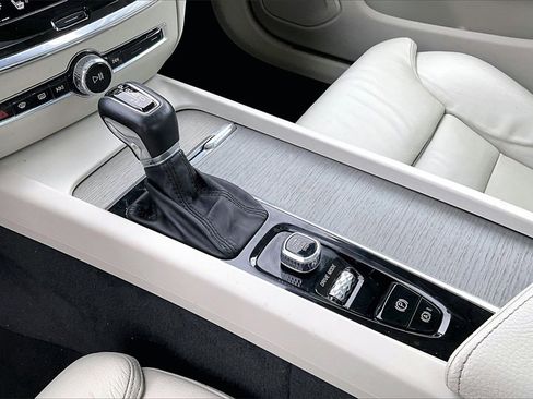 Used 2021 Volvo S60 T6 Inscription image 18