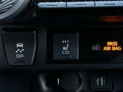 Used 2025 Toyota RAV4 XLE image 28