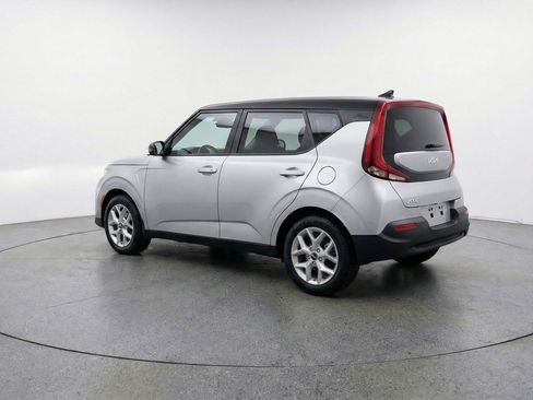 Used 2025 Kia Soul LX w/ LX Technology Package FWD image 5