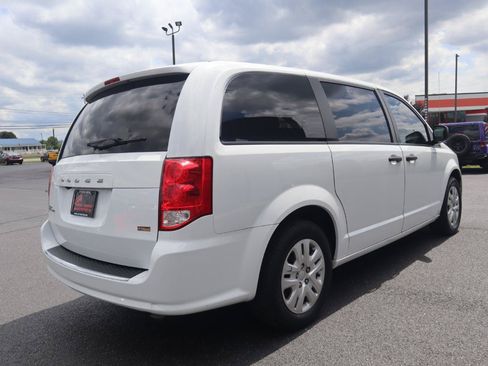 Used 2019 Dodge Grand Caravan SE w/ UConnect Hands-Free Group FWD image 10