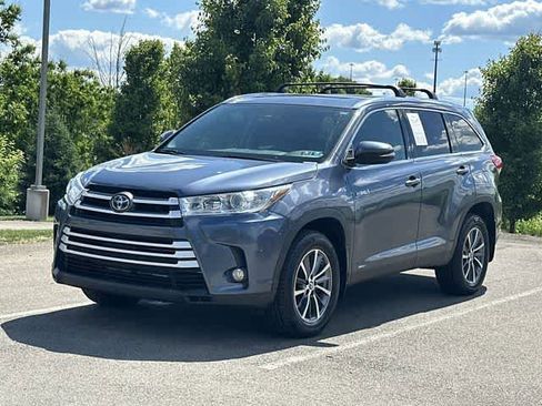 Used 2019 Toyota Highlander XLE AWD/4WD image 1
