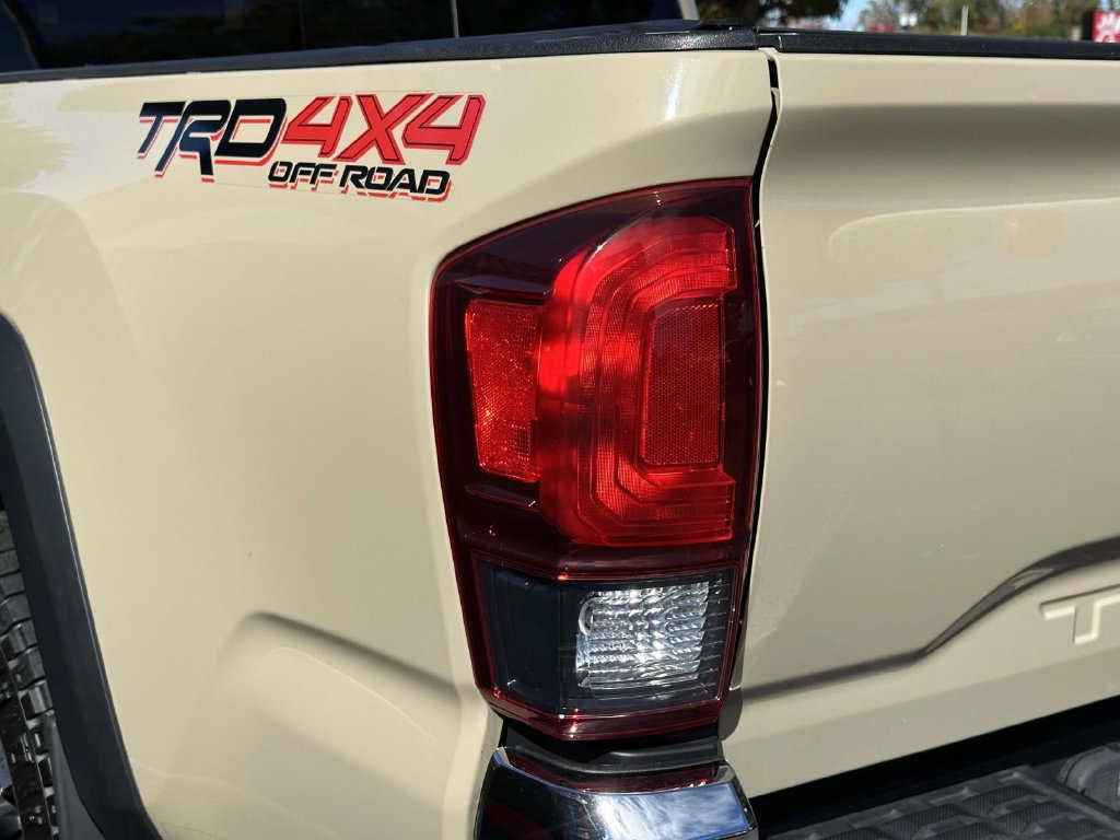 Used 2019 Toyota Tacoma TRD Off-Road AWD/4WD image 10