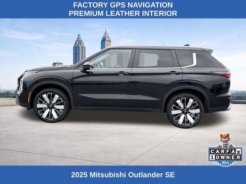 Used 2025 Mitsubishi Outlander SE AWD/4WD image 2