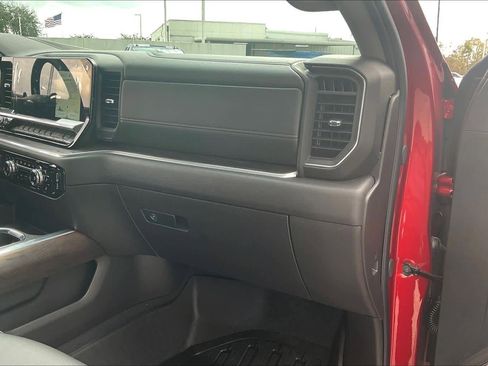 Certified 2026 GMC Sierra 1500 SLT image 34