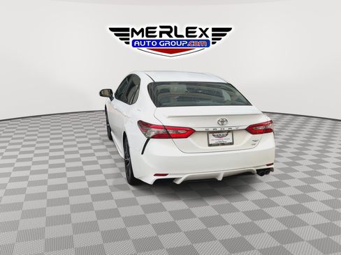 Used 2018 Toyota Camry SE FWD image 7