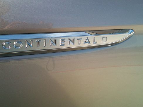 Used 2019 Lincoln Continental Select image 49