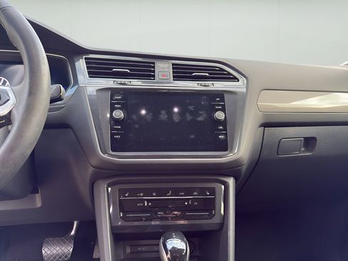 Used 2022 Volkswagen Tiguan SE image 12