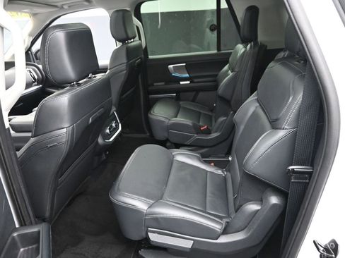 Used 2025 Ford Expedition Max Platinum AWD/4WD image 16