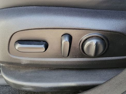 Used 2018 GMC Acadia SLT image 13