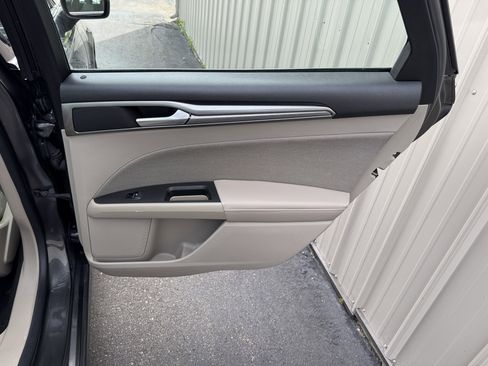 Used 2019 Ford Fusion SE FWD image 30