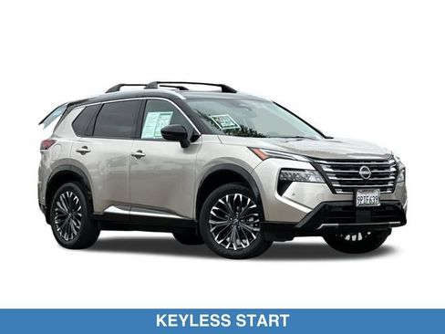 Used 2025 Nissan Rogue Platinum FWD image 2