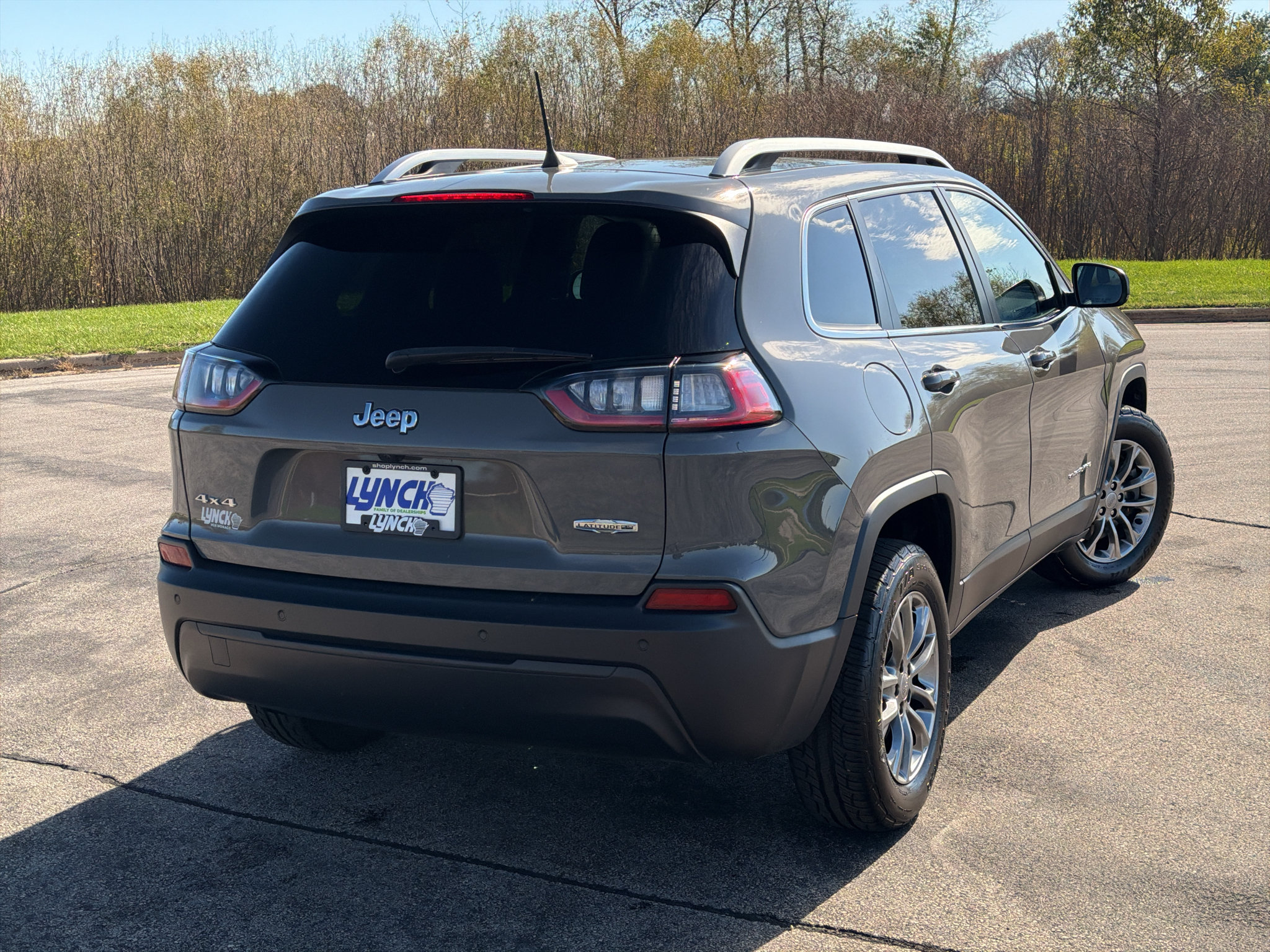 Used 2020 Jeep Cherokee Latitude Plus w/ Cold Weather Group AWD/4WD image 4