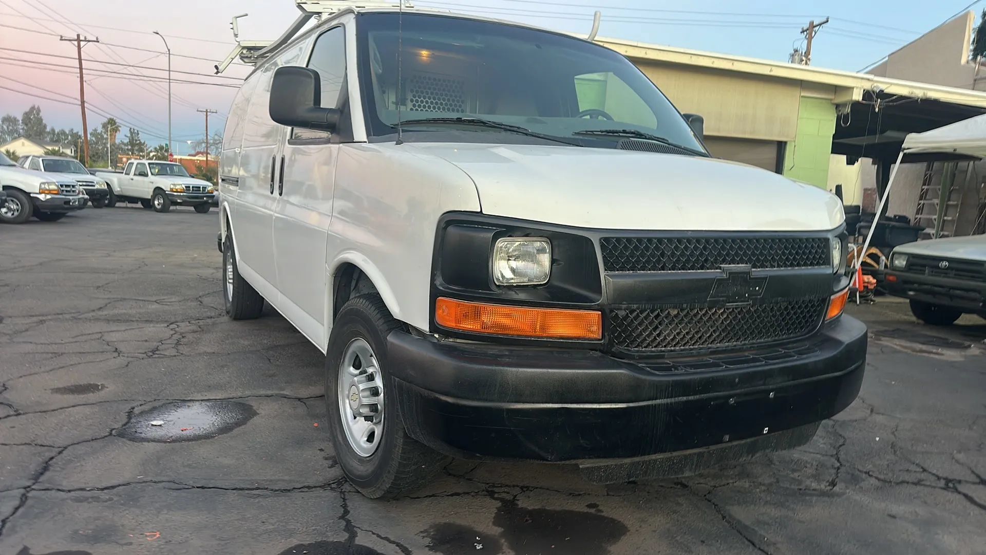 Used 2010 Chevrolet Express 2500 RWD image 19