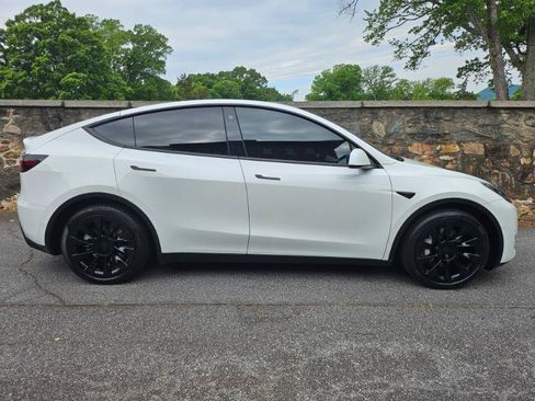 Used 2022 Tesla Model Y Long Range AWD/4WD image 10