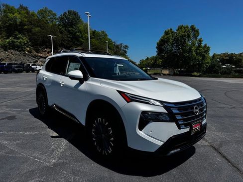 New 2026 Nissan Rogue Platinum AWD/4WD image 1