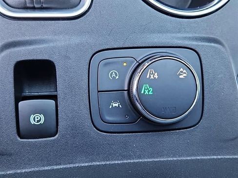 Used 2022 Chevrolet Traverse LT AWD/4WD image 24