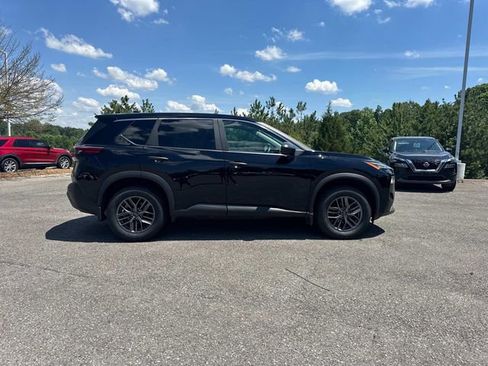 Used 2023 Nissan Rogue S FWD image 3