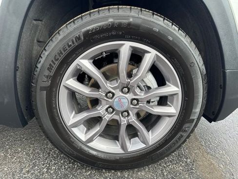 Used 2023 GMC Terrain SLT AWD/4WD image 32