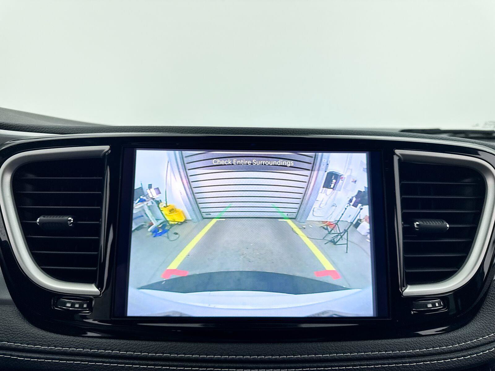 Used 2022 Chrysler Pacifica Touring-L w/ S Appearance Package FWD image 8