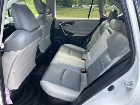 Used 2021 Toyota RAV4 XLE Premium image 21