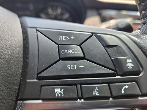 Used 2018 Nissan Rogue SL FWD image 32