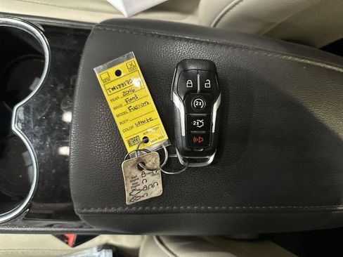 Used 2016 Ford Fusion Titanium FWD image 33