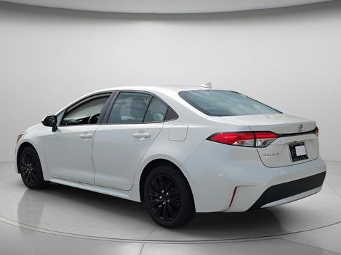 Used 2020 Toyota Corolla LE FWD image 6