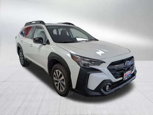 Used 2025 Subaru Outback Premium image 7