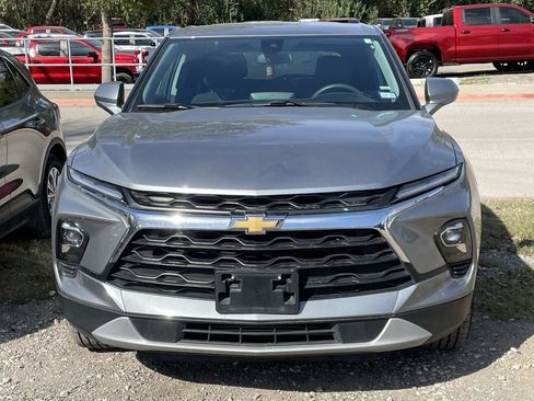 Used 2025 Chevrolet Blazer LT image 2