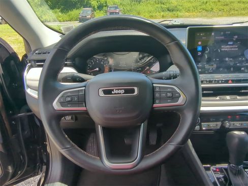 Used 2022 Jeep Compass Limited image 16