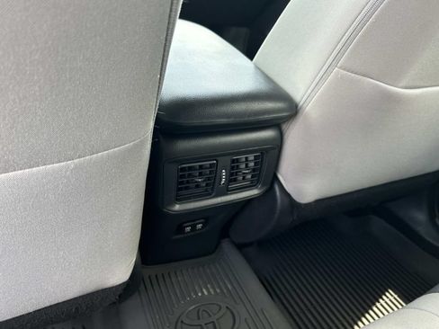 Used 2021 Toyota RAV4 XLE AWD/4WD image 24