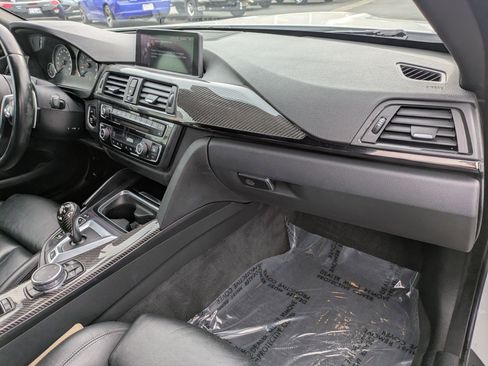 Used 2015 BMW M4 Convertible image 31