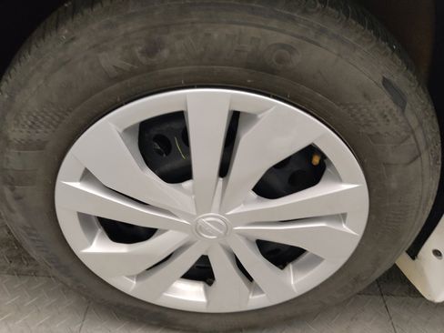 Used 2024 Nissan Versa S w/ Trunk Package image 31