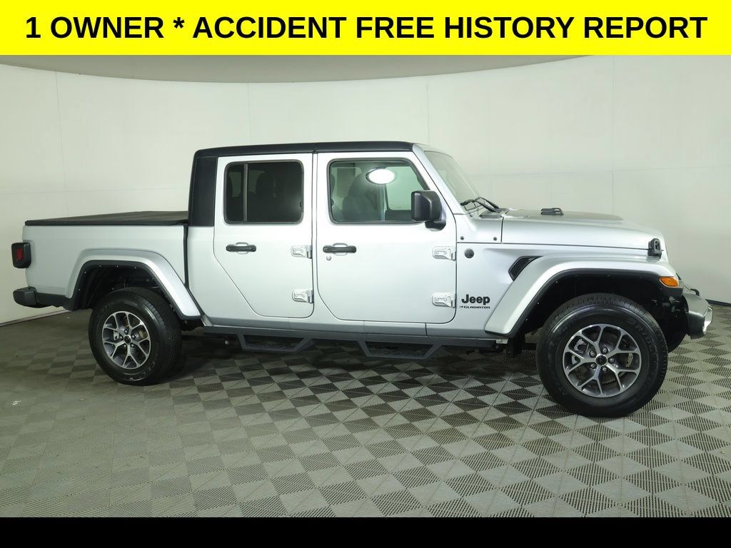Used 2024 Jeep Gladiator Sport AWD/4WD image 2