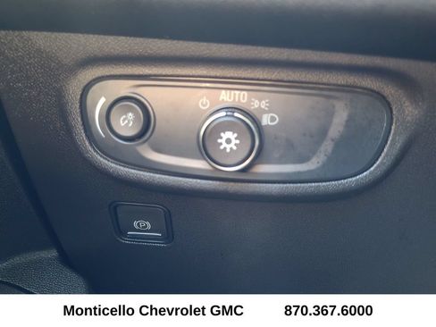 Used 2024 GMC Terrain SLE w/ Driver Convenience Package FWD image 18