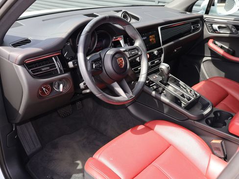 Used 2024 Porsche Macan AWD/4WD image 4