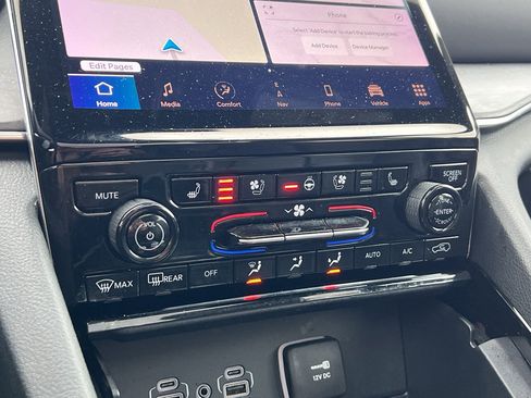 Used 2024 Jeep Grand Cherokee L Overland w/ Advanced Protech Group III image 24