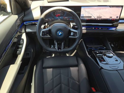 Used 2026 BMW 550e xDrive w/ Premium Package AWD/4WD image 20