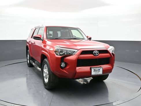 Used 2016 Toyota 4Runner SR5 AWD/4WD image 3